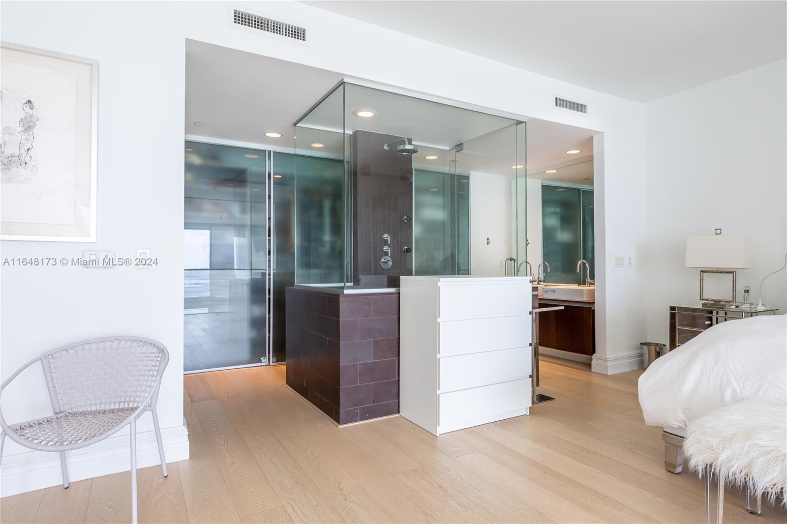 1040 Biscayne Blvd #1802, Miami FL 33132