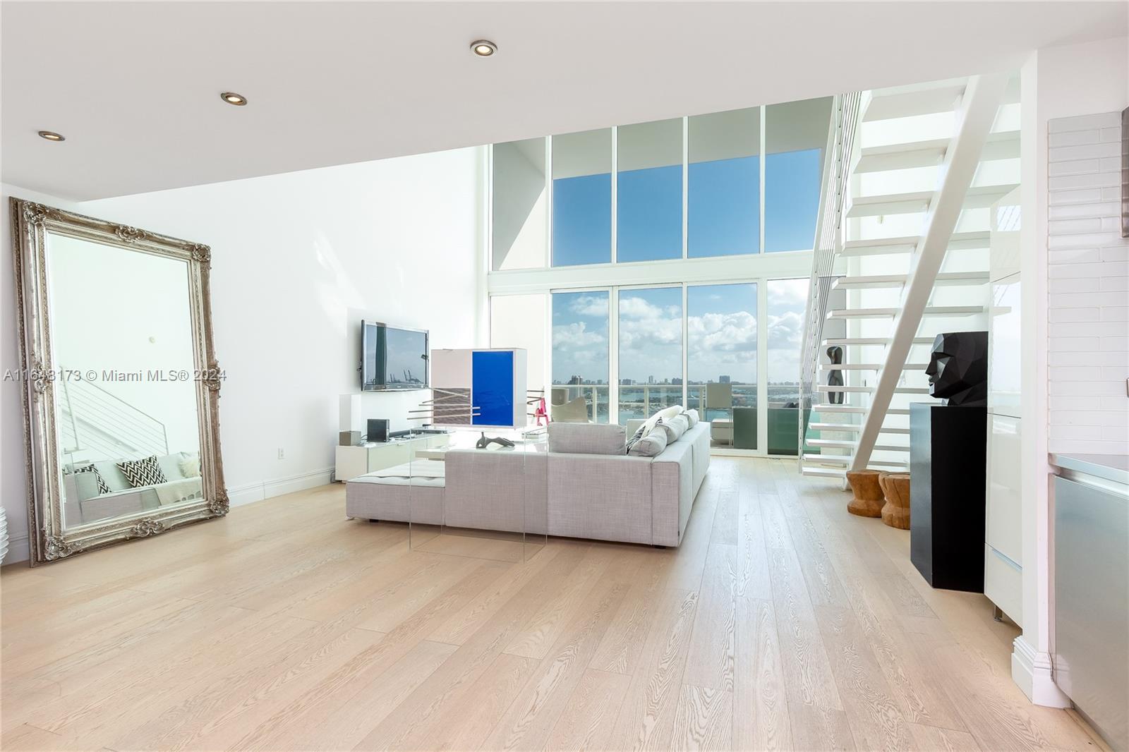 1040 Biscayne Blvd #1802, Miami FL 33132