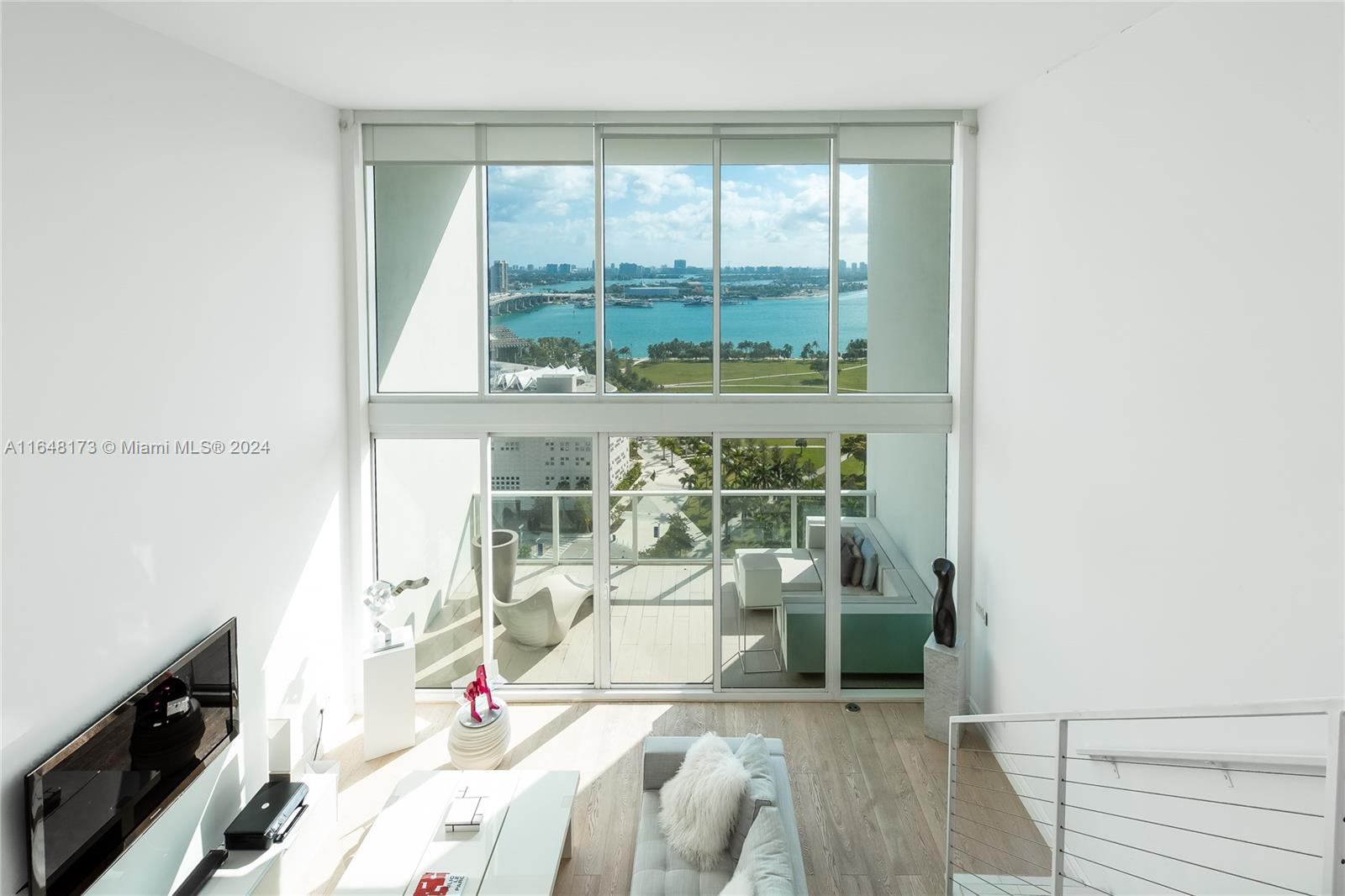 1040 Biscayne Blvd #1802, Miami FL 33132