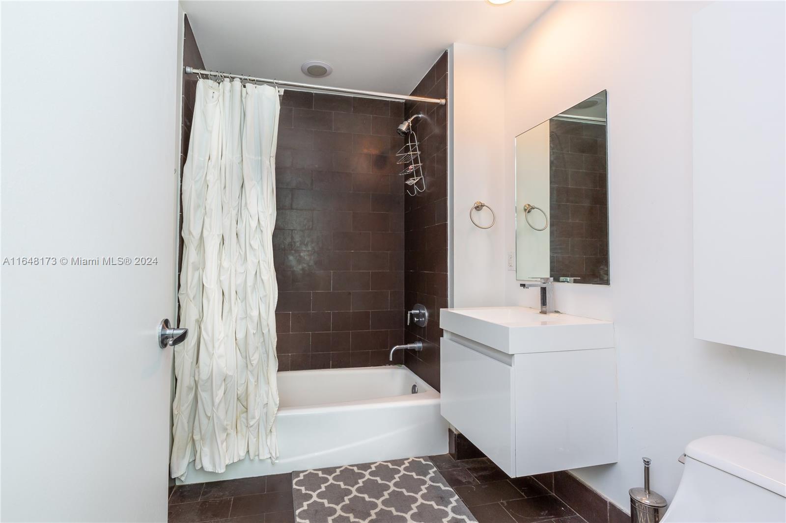 1040 Biscayne Blvd #1802, Miami FL 33132