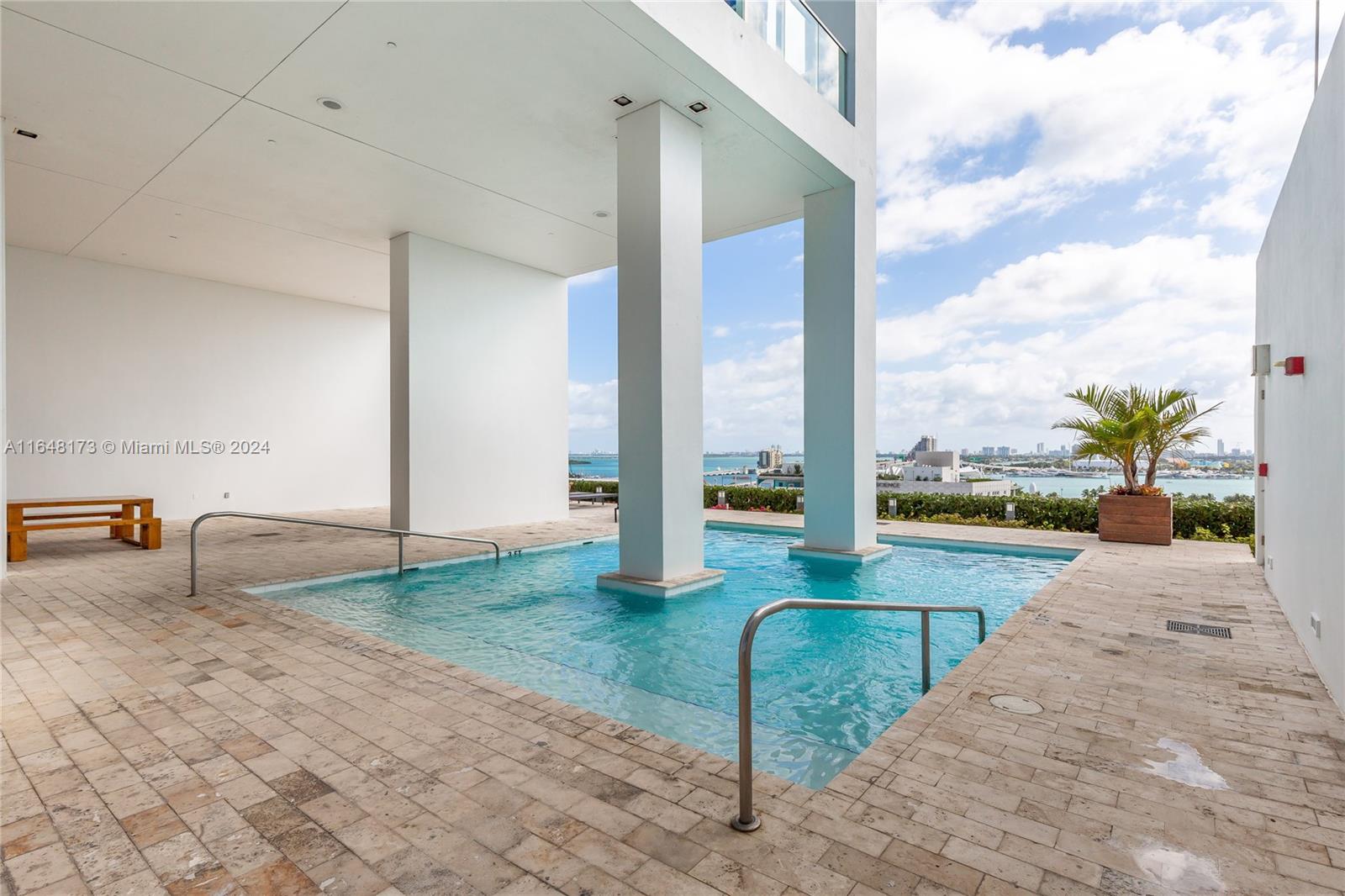 1040 Biscayne Blvd #1802, Miami FL 33132