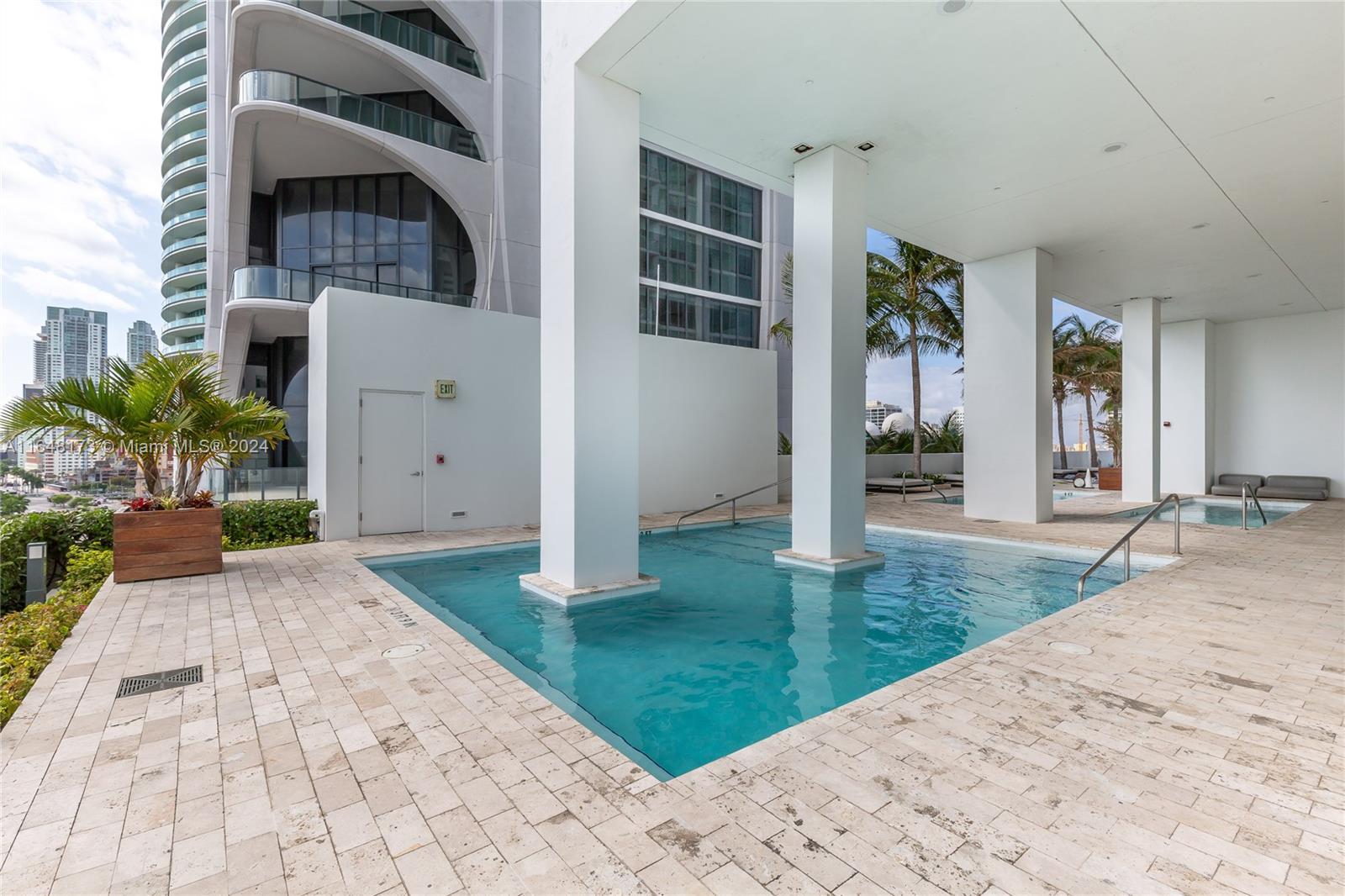 1040 Biscayne Blvd #1802, Miami FL 33132