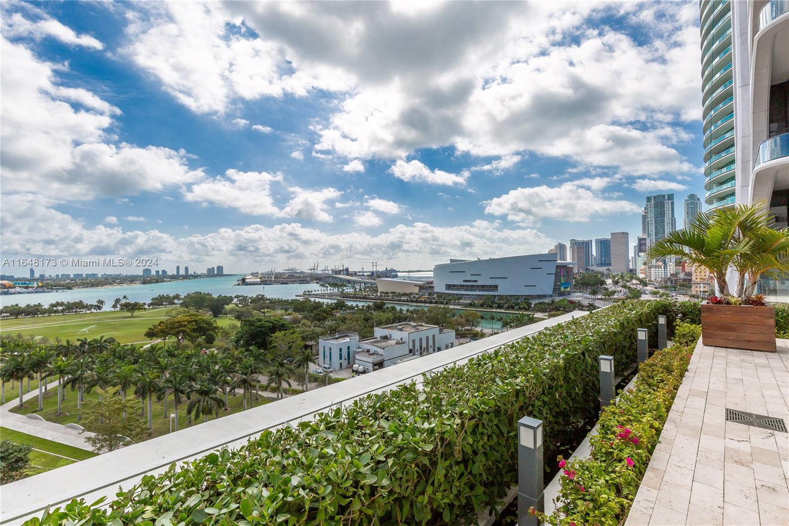 1040 Biscayne Blvd #1802, Miami FL 33132