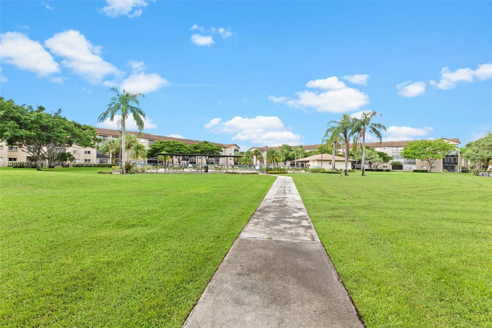 12750 SW 15th St #204D, Pembroke Pines, Florida image 28