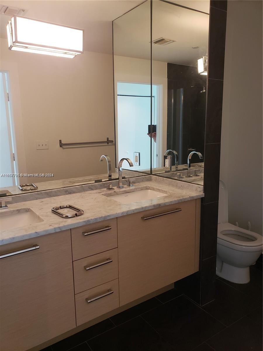 900 Biscayne #2710, Miami FL 33132