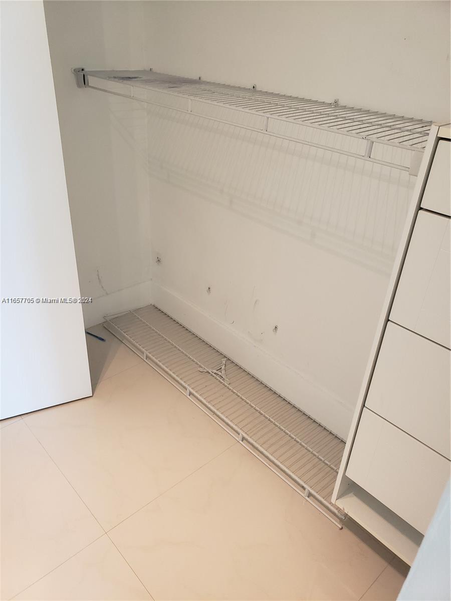 900 Biscayne #2710, Miami FL 33132