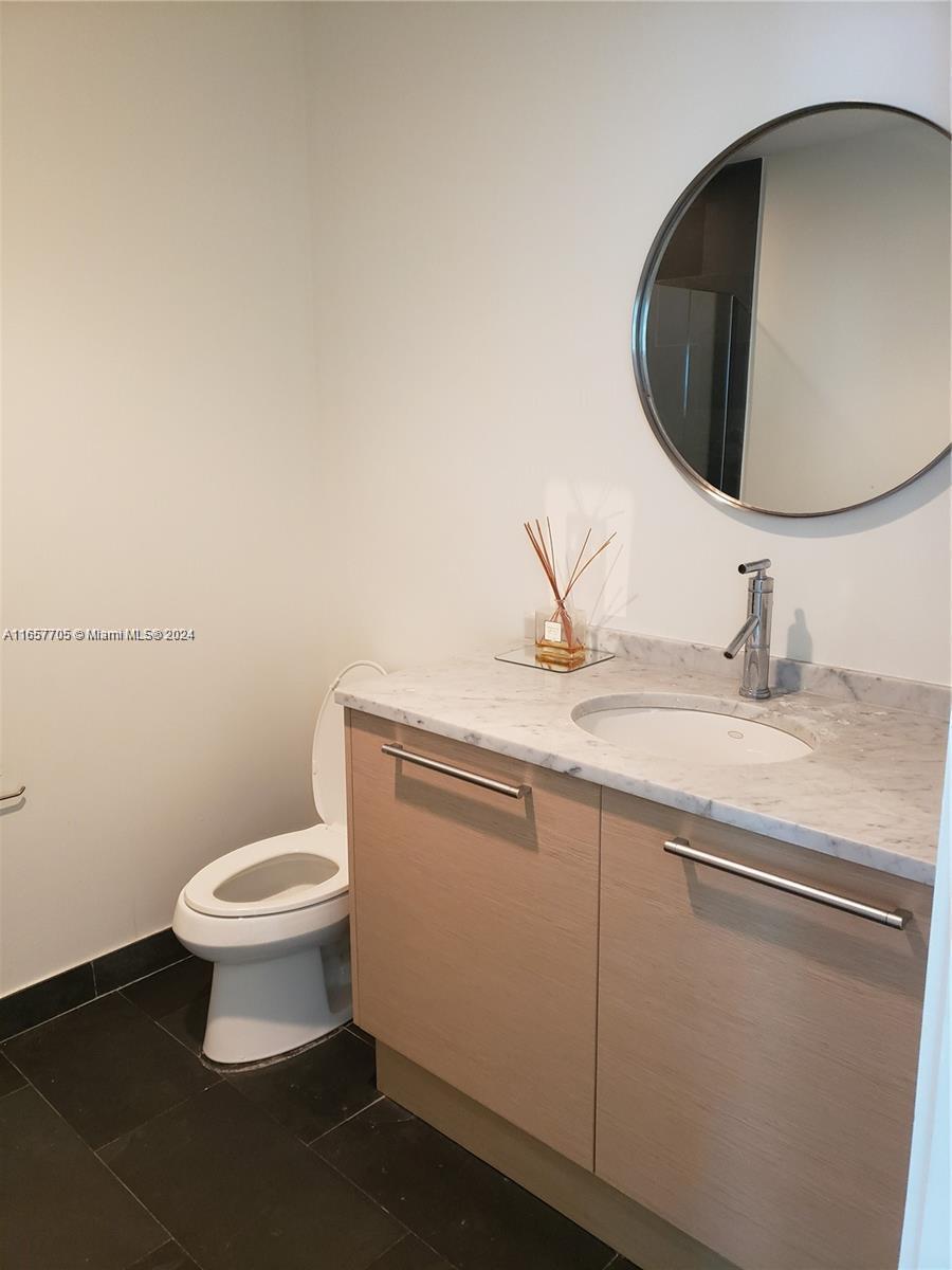 900 Biscayne #2710, Miami FL 33132