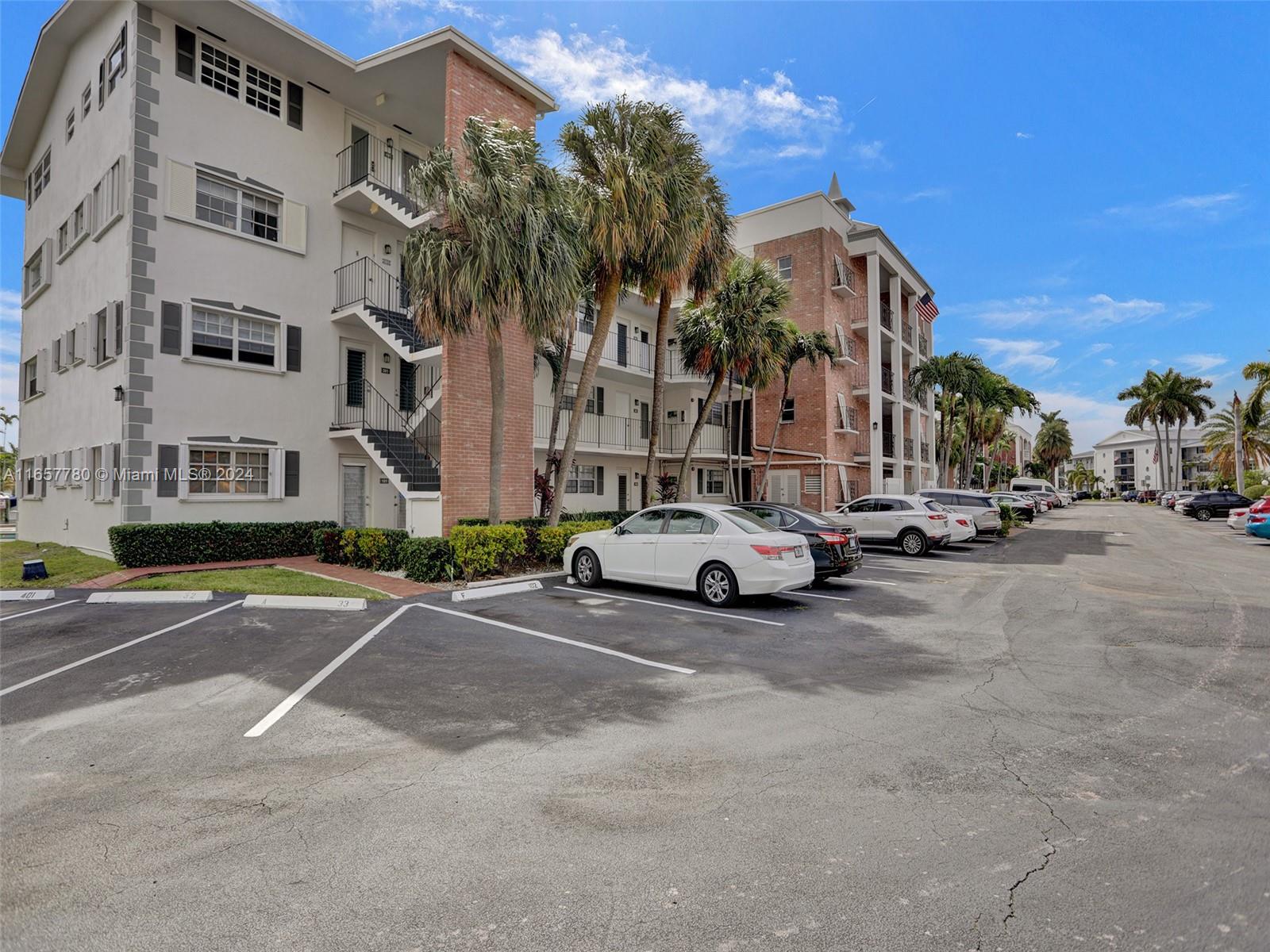 455 Paradise Isle Blvd #209, Hallandale Beach, Florida image 20