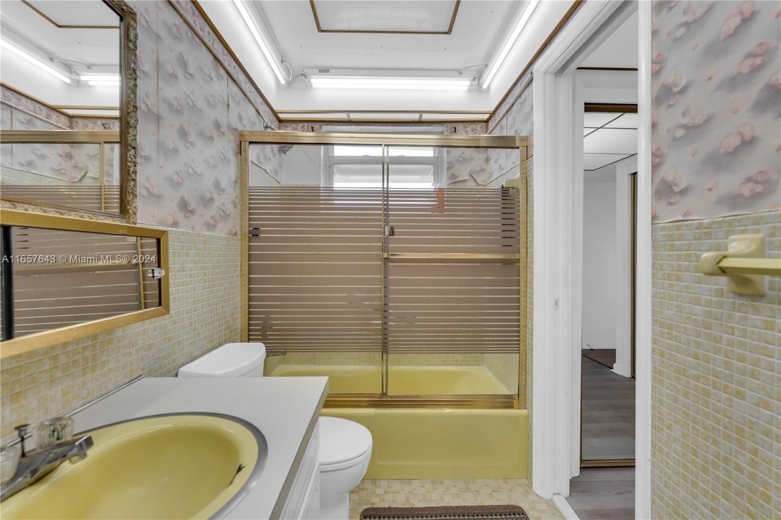 215 SE 3rd Ave #407B, Hallandale Beach, Florida image 14