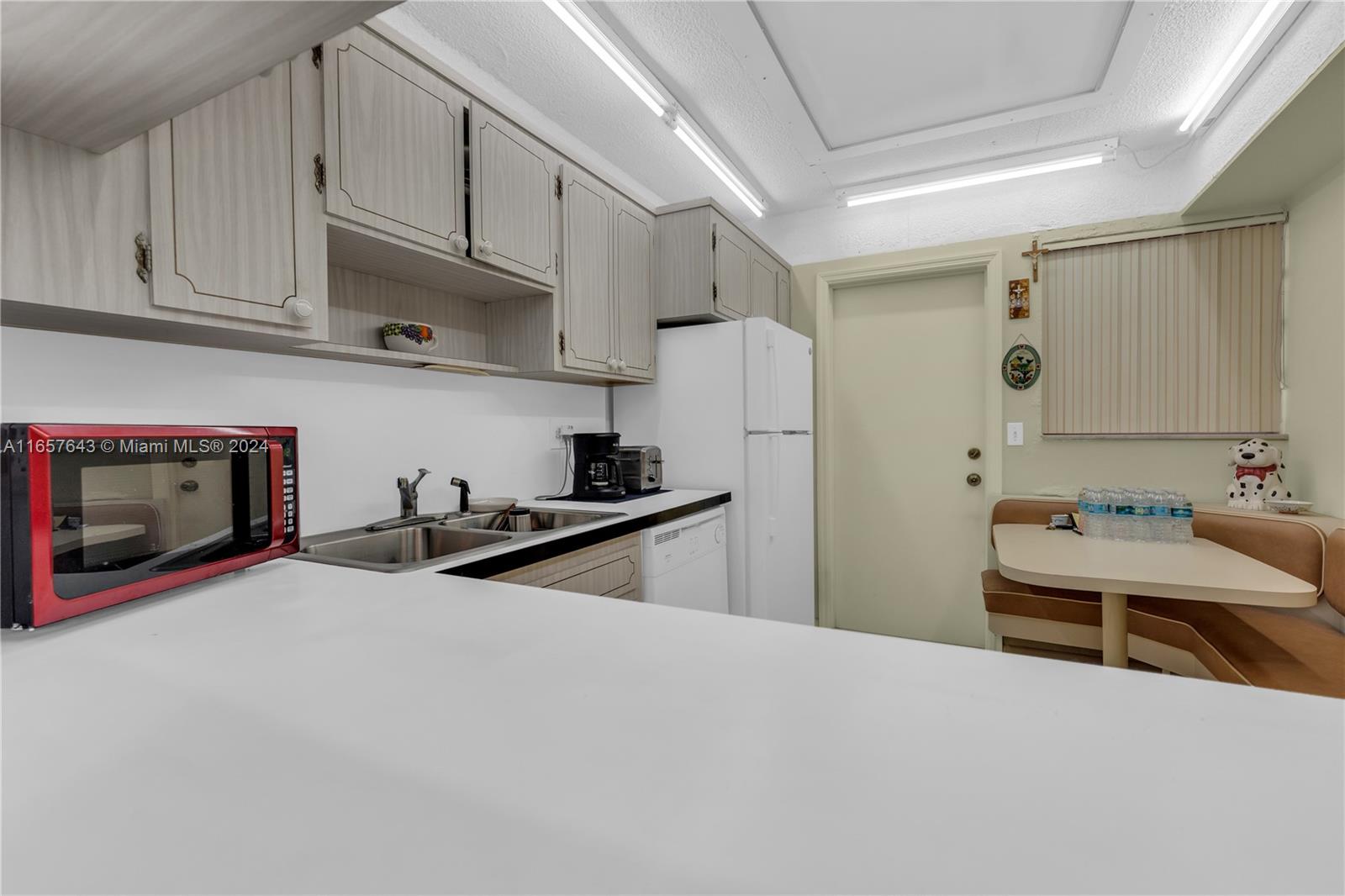 215 SE 3rd Ave #407B, Hallandale Beach, Florida image 3