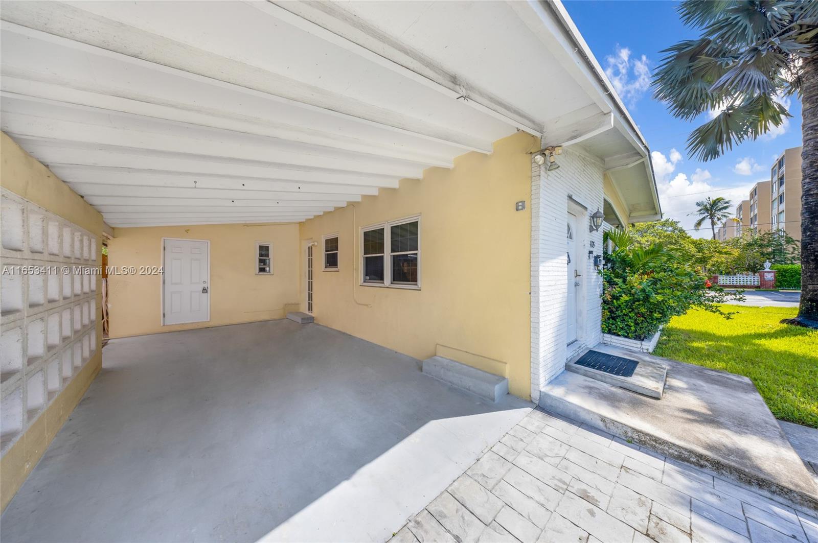 1125 NE 6th St, Hallandale Beach, Florida image 17