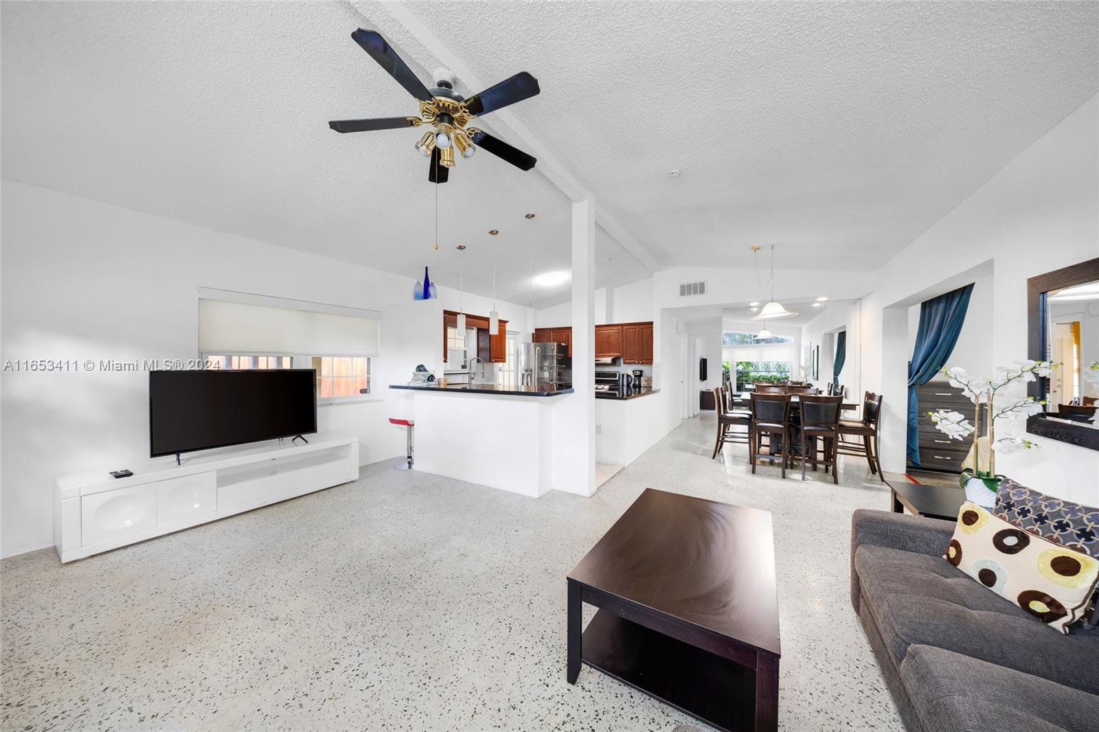 1125 NE 6th St, Hallandale Beach, Florida image 3