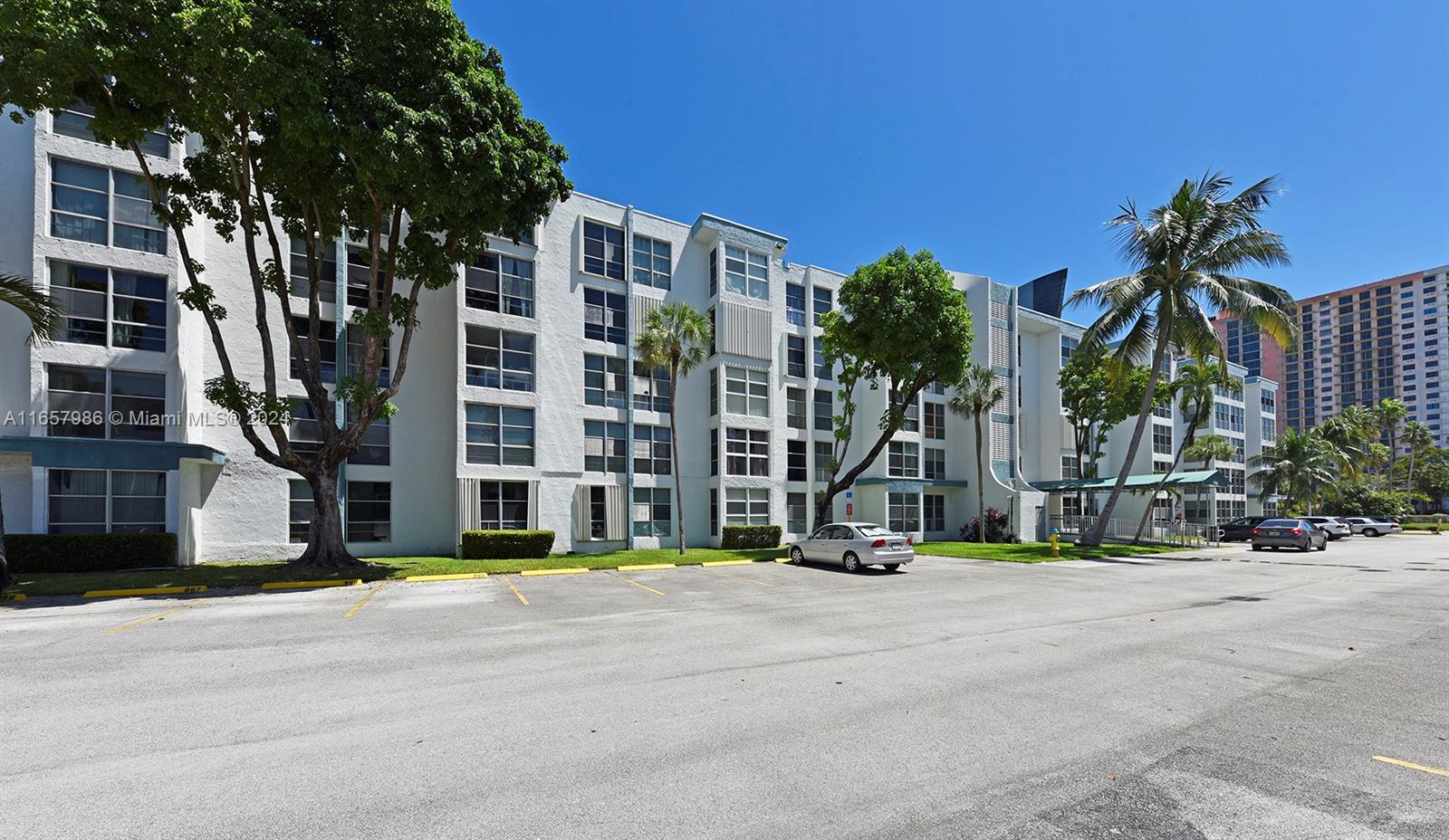 17560 Atlantic Blvd #118, Sunny Isles Beach, Florida image 43