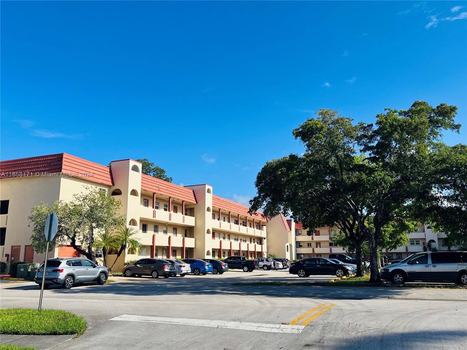 8020 N Sunrise Lakes Dr #108, Sunrise, Florida image 4