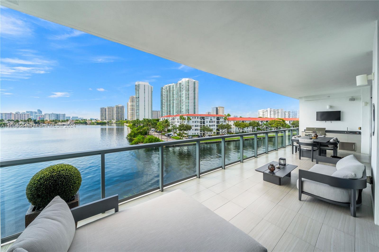 3300 NE 188th St #312, Aventura FL 33180