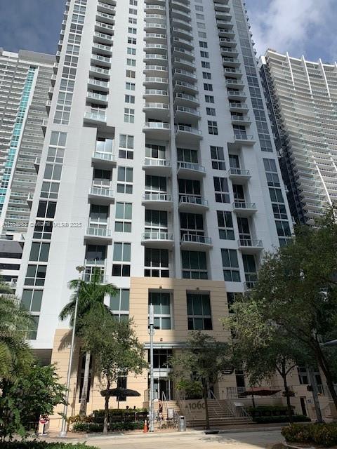 Furnished unit for in the heart of Brickell. Unit features 2 split bedrooms for extra privacy, balcony with city and bay views, half bathroom, walking closet in the master; Building offers fantastic amenities, including pool, gym, sauna, cigar room, virtual golf, 24-hour attended lobby and security, valet parking and much more. Walk to all area restaurants, and retail. For showings call Listing agent. Unit AVAILABLE January 15th.  Can be rented for a shorter term.