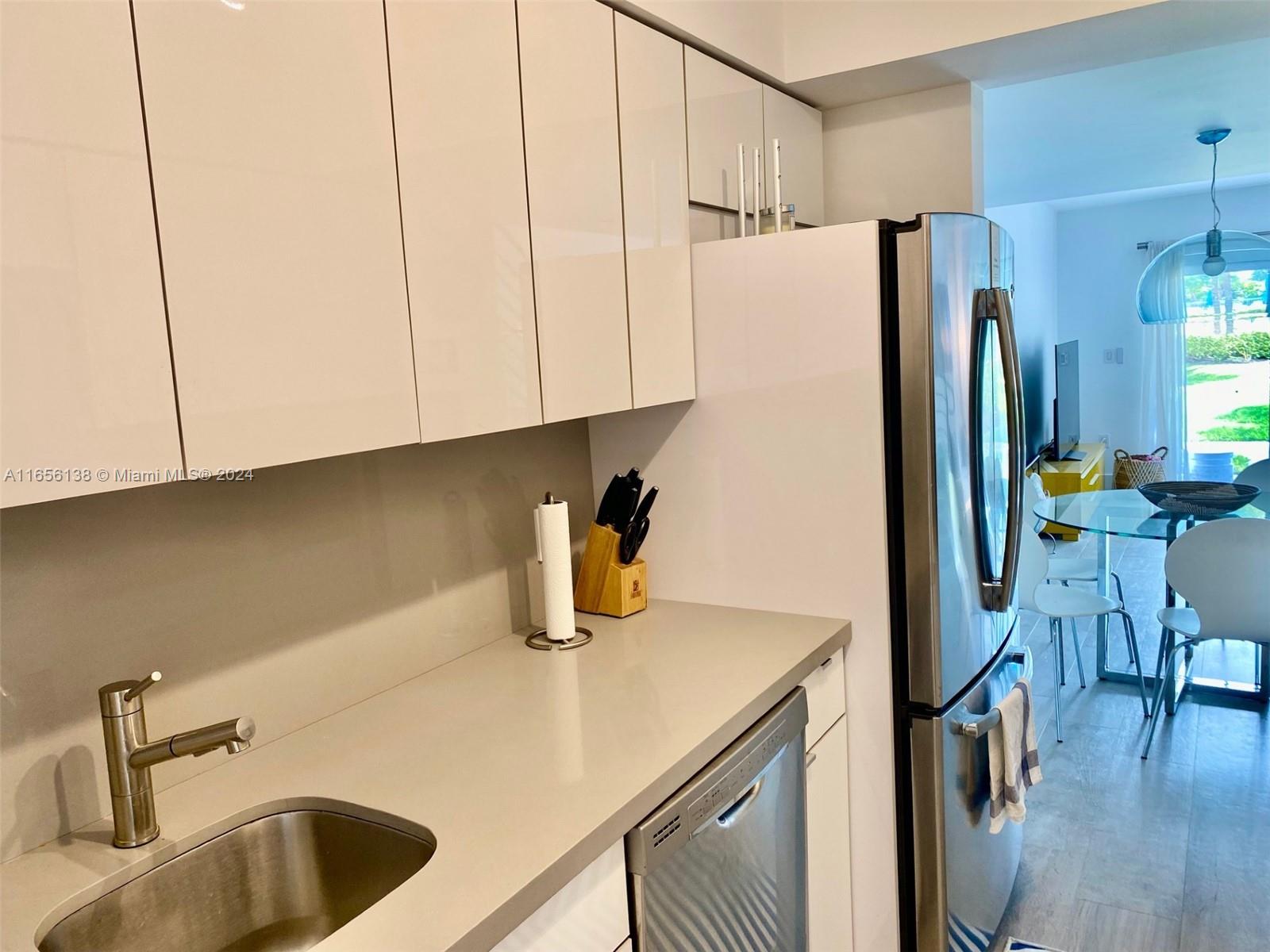 881 Ocean Dr #TH12, Key Biscayne FL 33149