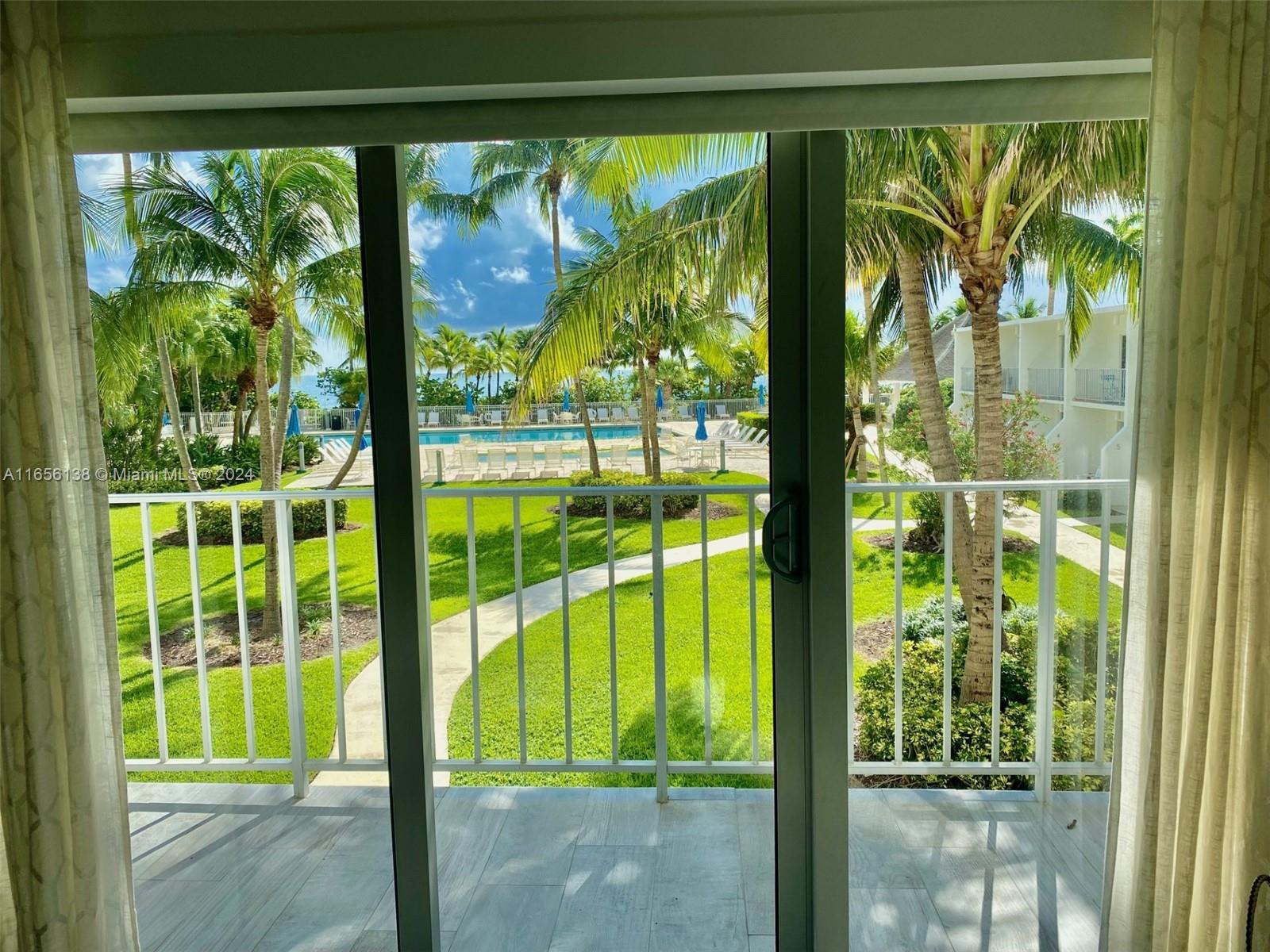 881 Ocean Dr #TH12, Key Biscayne FL 33149