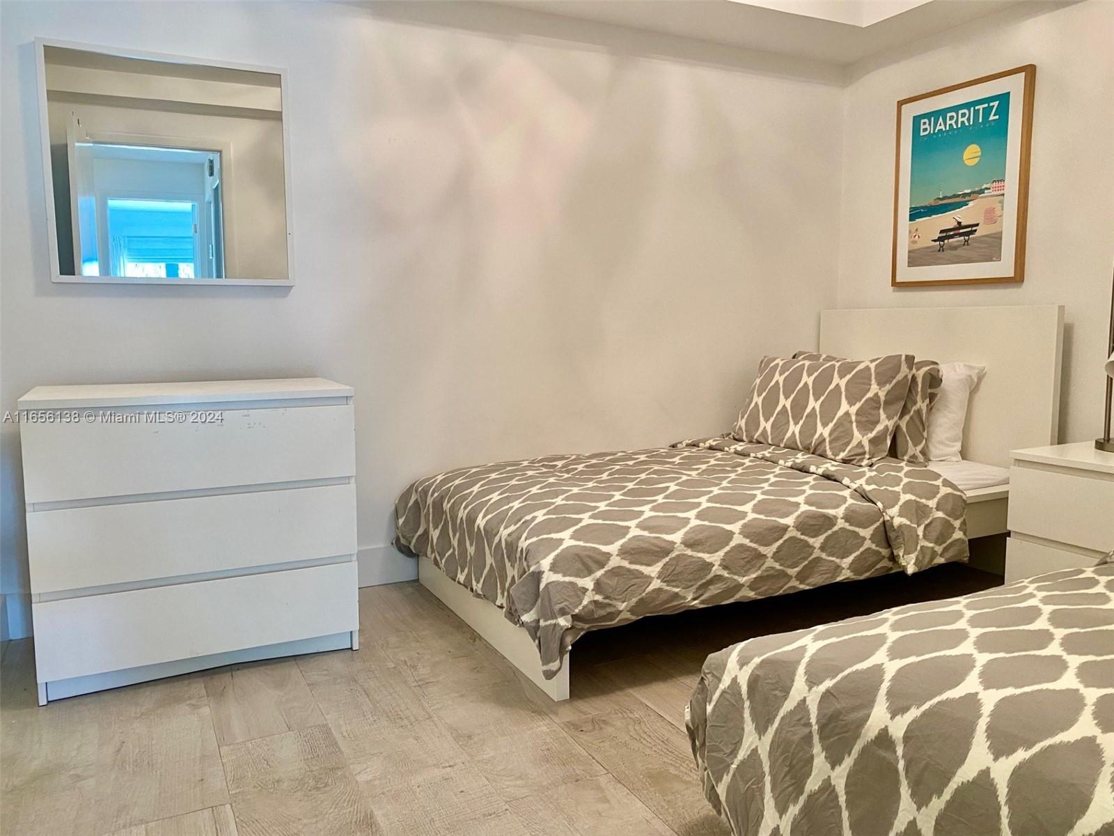 881 Ocean Dr #TH12, Key Biscayne FL 33149
