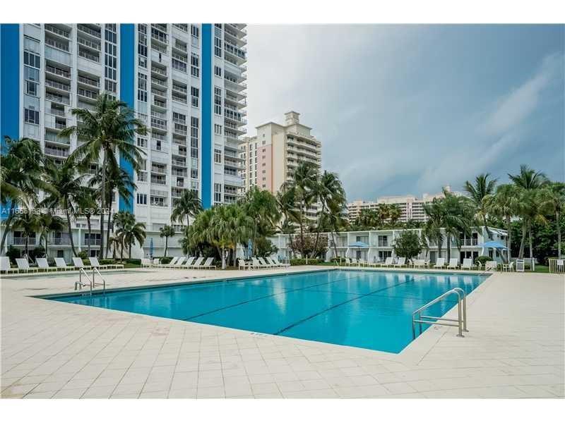 881 Ocean Dr #TH12, Key Biscayne FL 33149