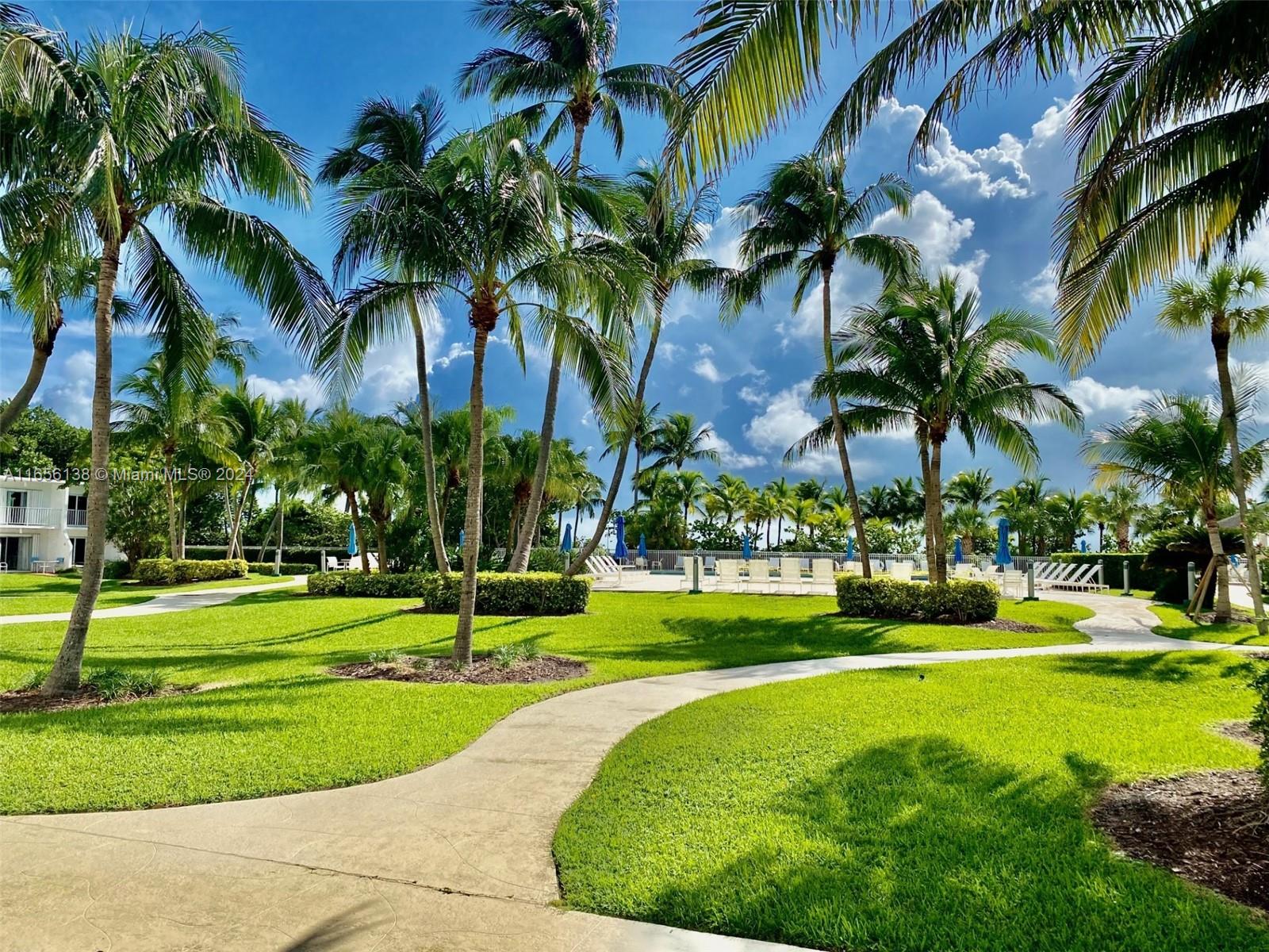 881 Ocean Dr #TH12, Key Biscayne FL 33149