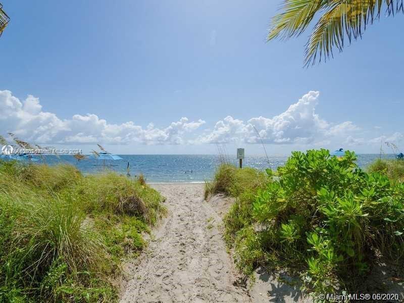 881 Ocean Dr #TH12, Key Biscayne FL 33149