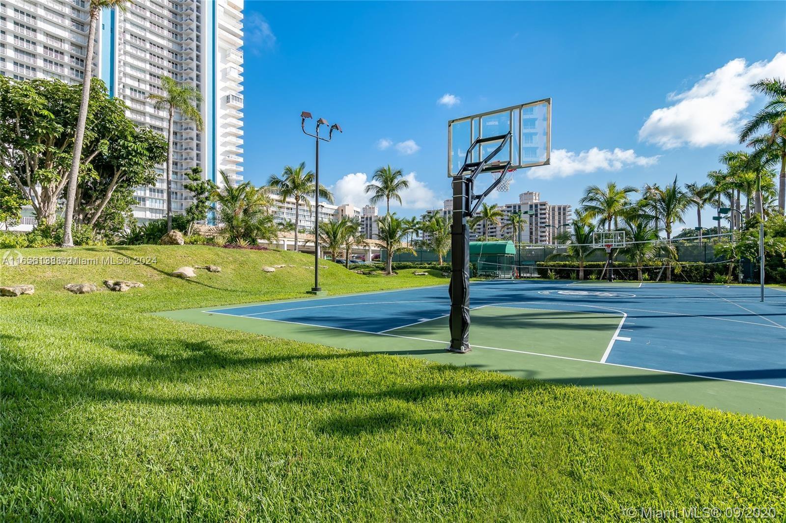 881 Ocean Dr #TH12, Key Biscayne FL 33149