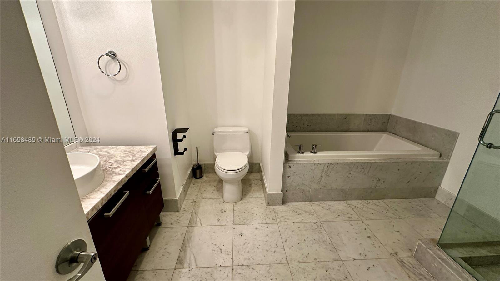244 Biscayne Blvd #1210, Miami FL 33132