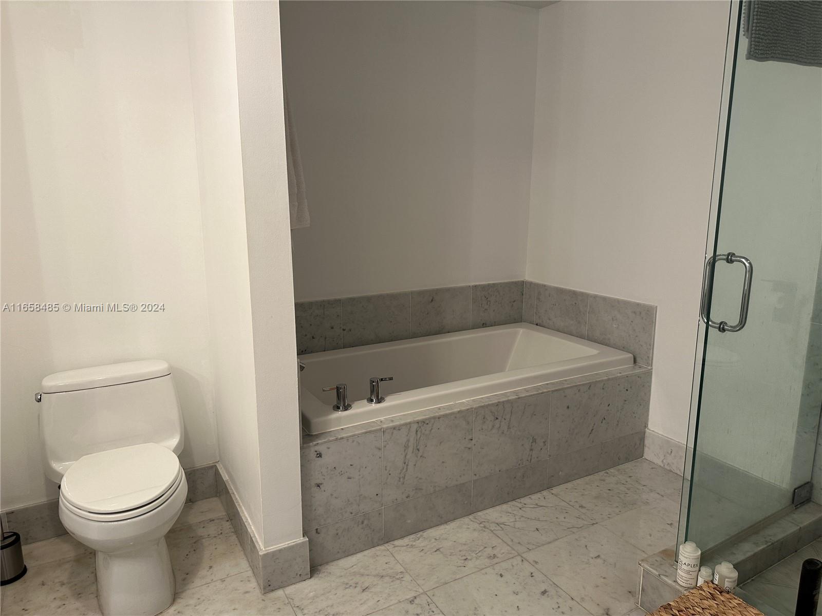 244 Biscayne Blvd #1210, Miami FL 33132