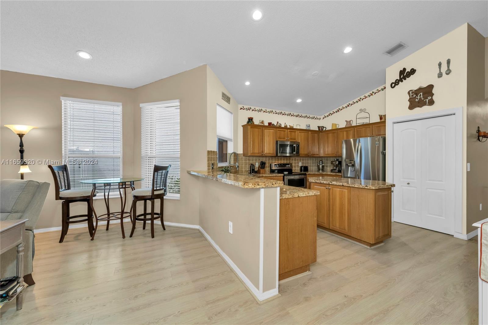 Listing Photo 11