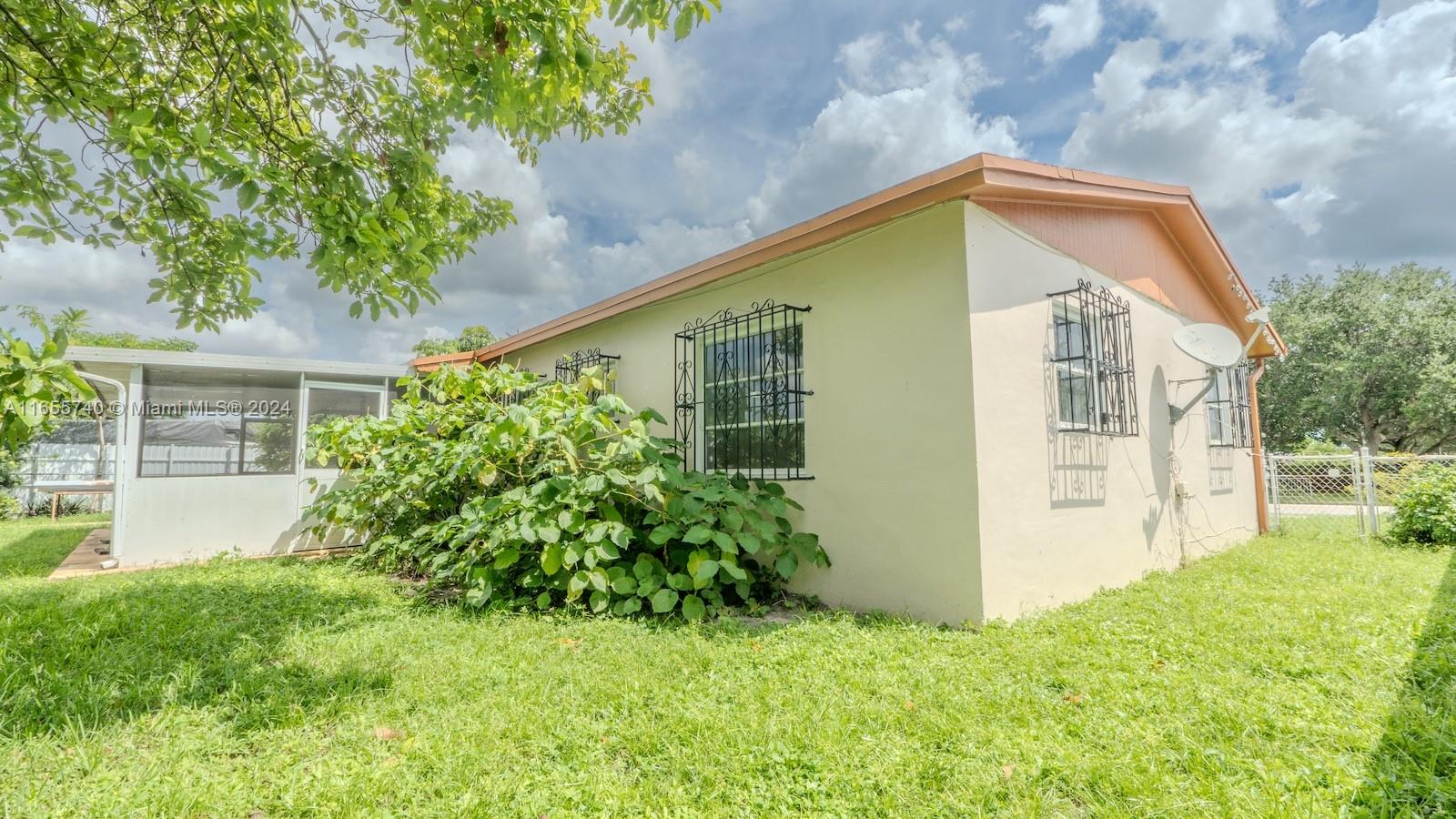 19560 NW 32nd Ave, Miami Gardens, Florida image 23