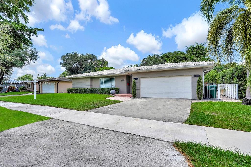 14530 Sabal Dr, Miami Lakes, Florida image 2