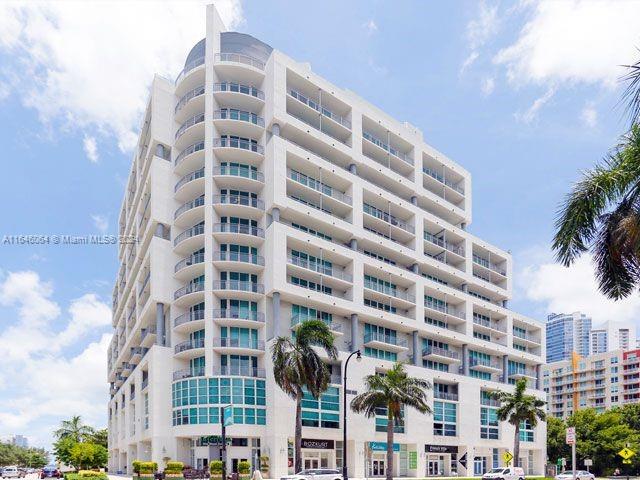 Beautiful 1/1 in an amazing boutique building located in Edgewater. A must see! Showing time request or text LA for appointment. 24h required.