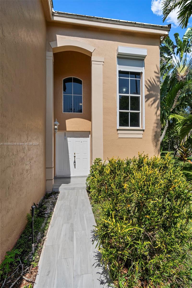 141 W Bayridge Dr, Weston, Florida image 2