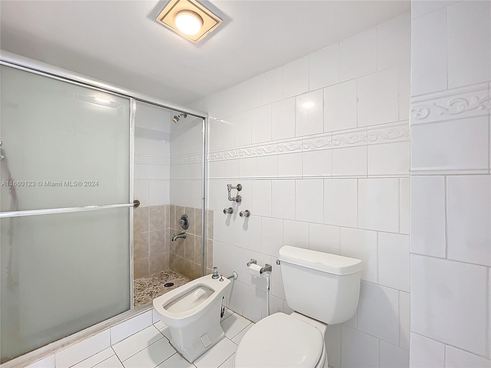 210 174th St #811, Sunny Isles Beach, Florida image 30