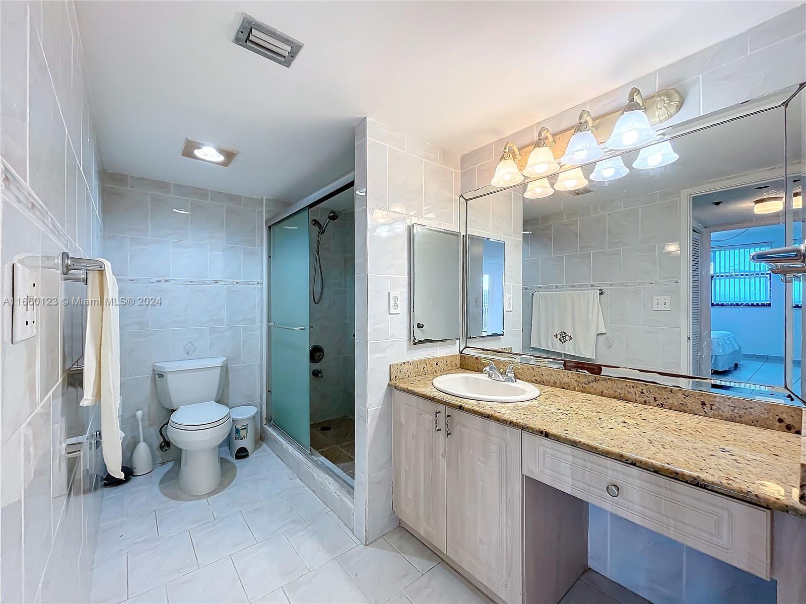 210 174th St #811, Sunny Isles Beach, Florida image 39