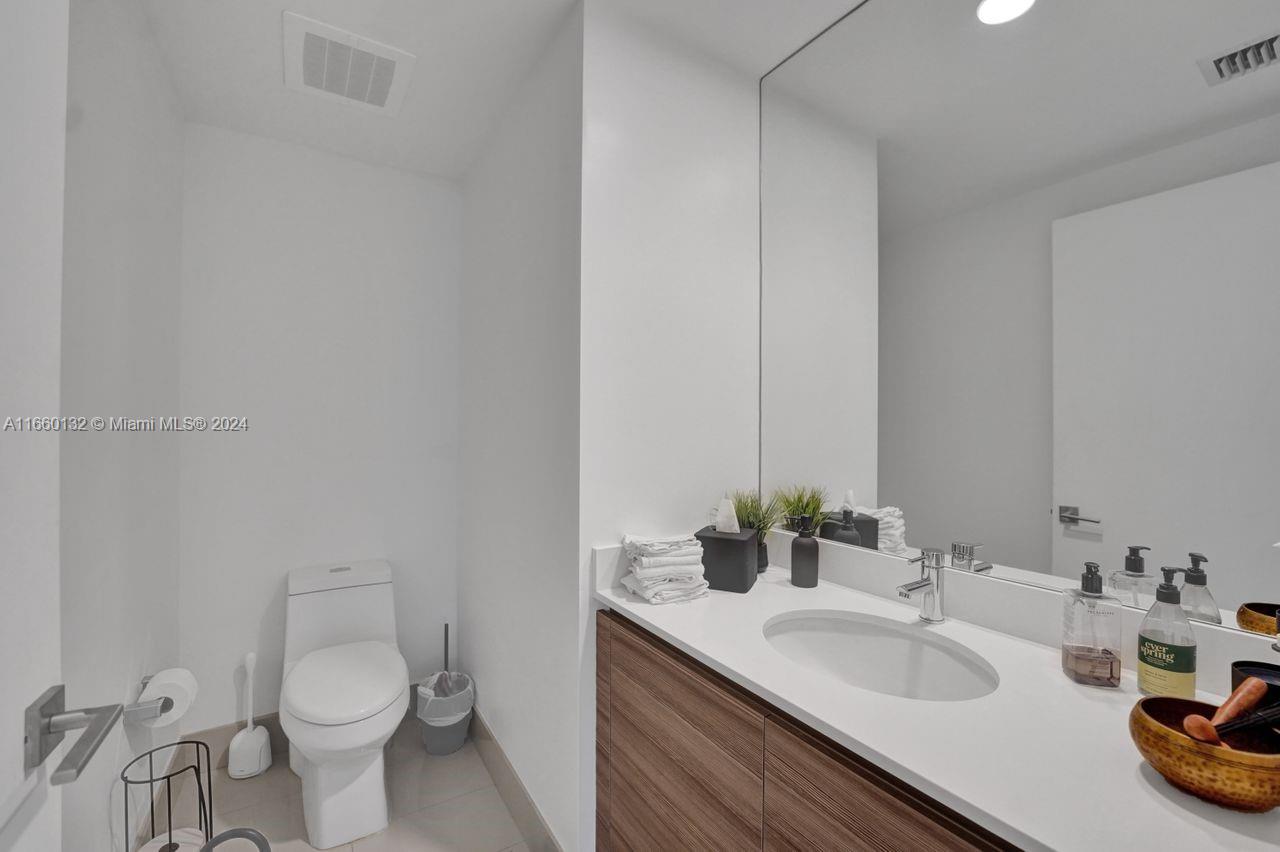 121 NE 34th St #1908, Miami FL 33137