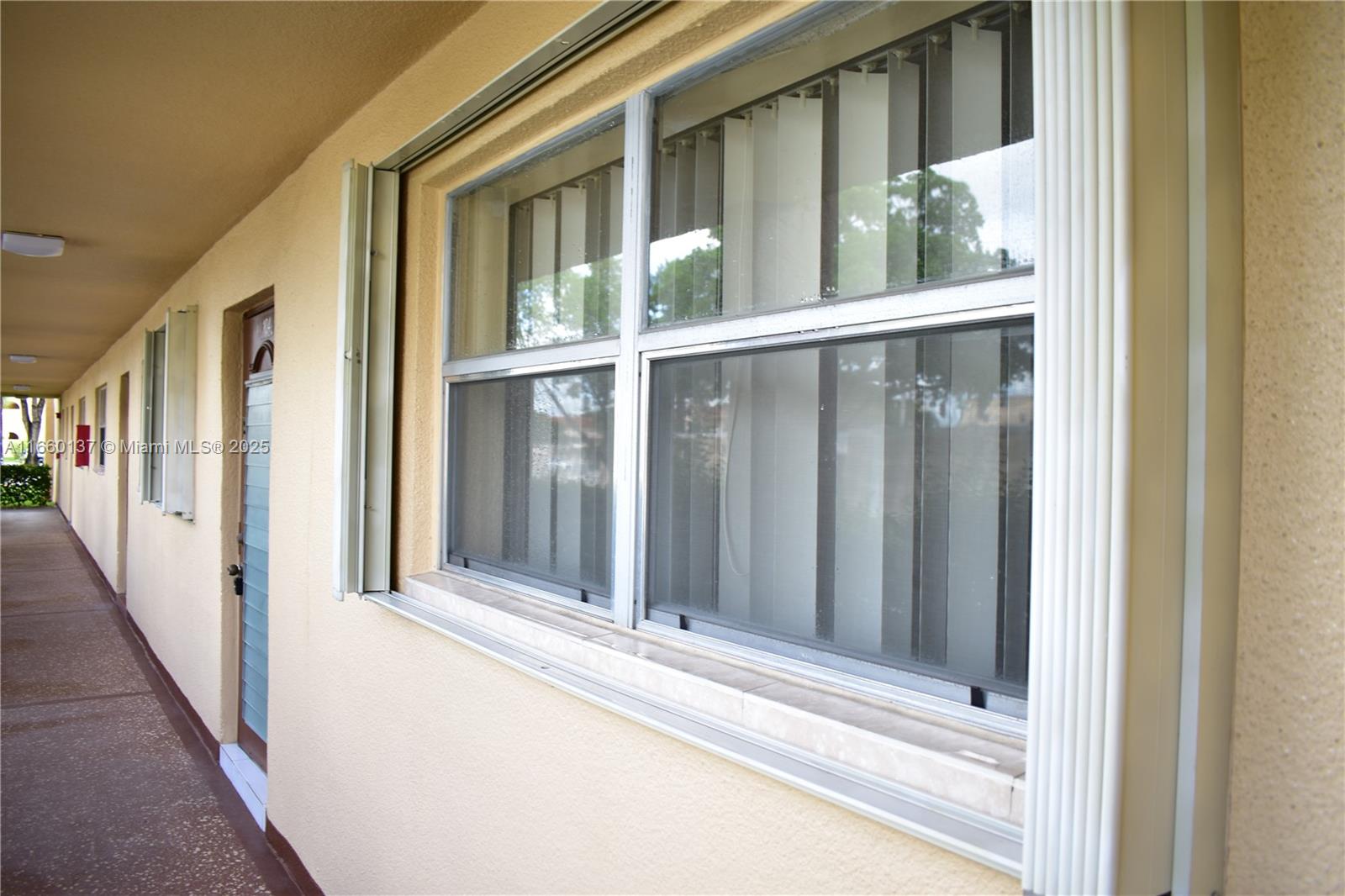 listing main picture