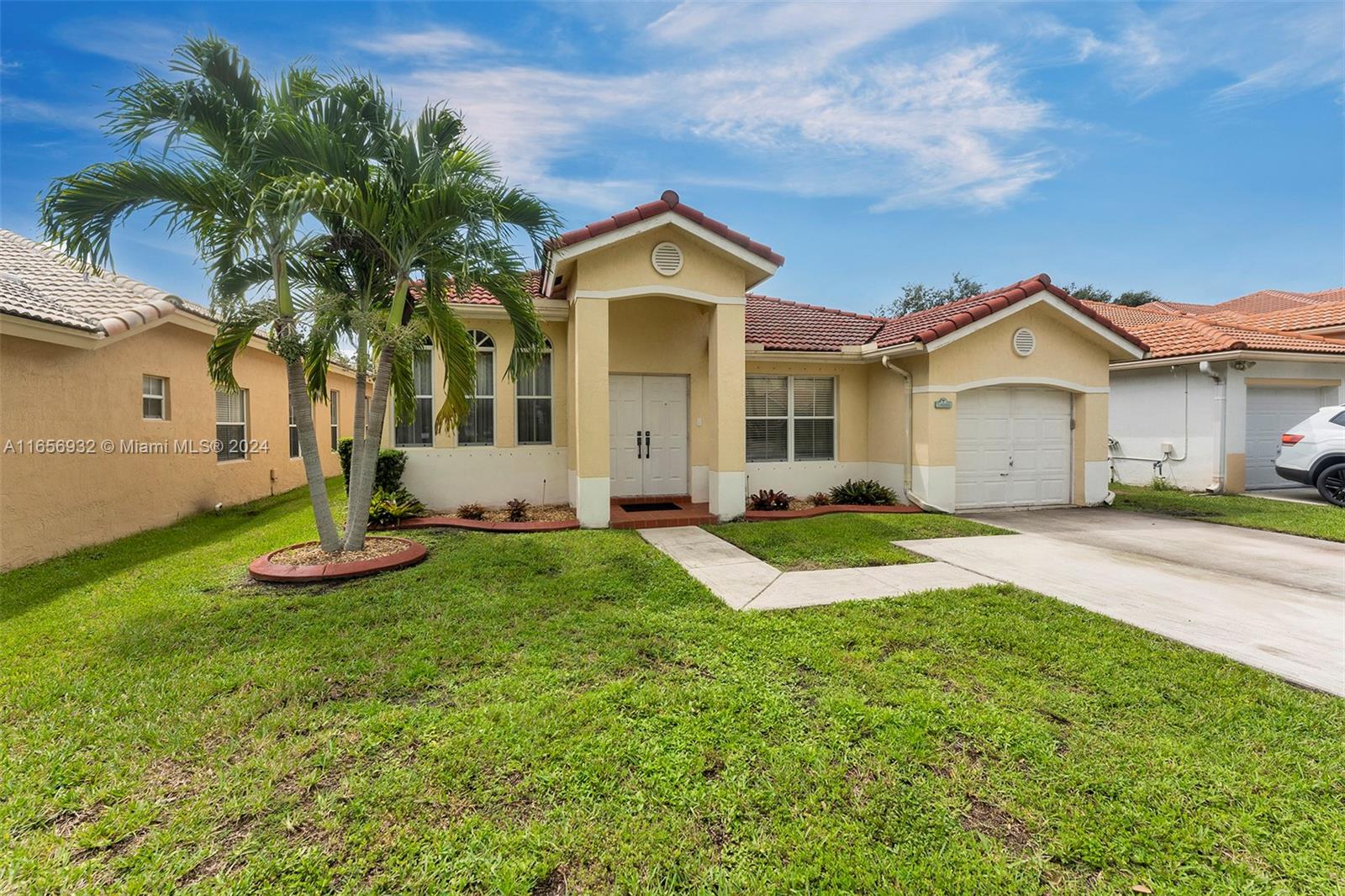 14066 S Cypress Cove Cir, Davie, Florida image 1