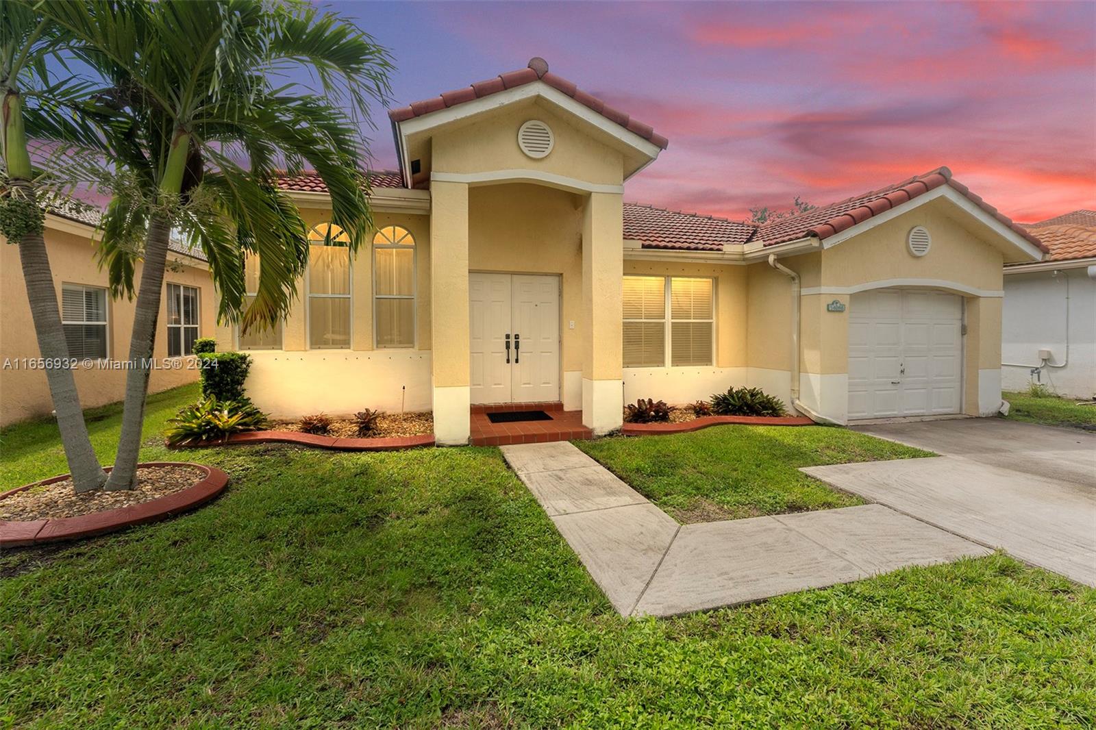 14066 S Cypress Cove Cir, Davie, Florida image 2