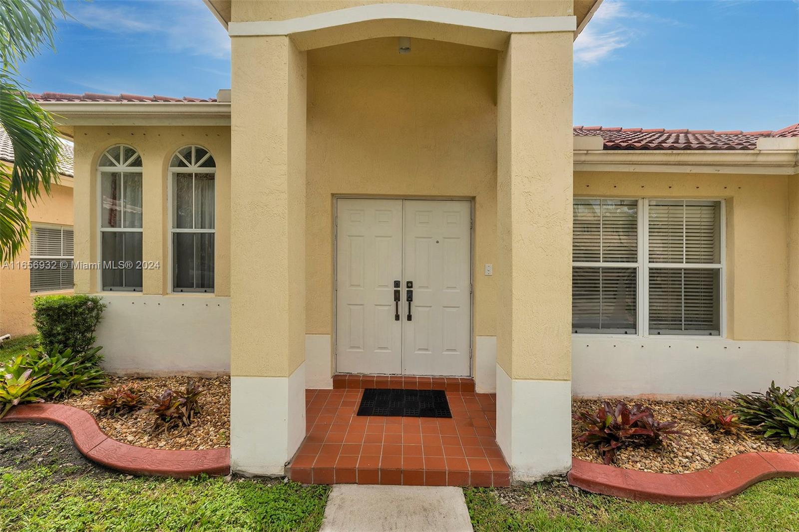 14066 S Cypress Cove Cir, Davie, Florida image 3