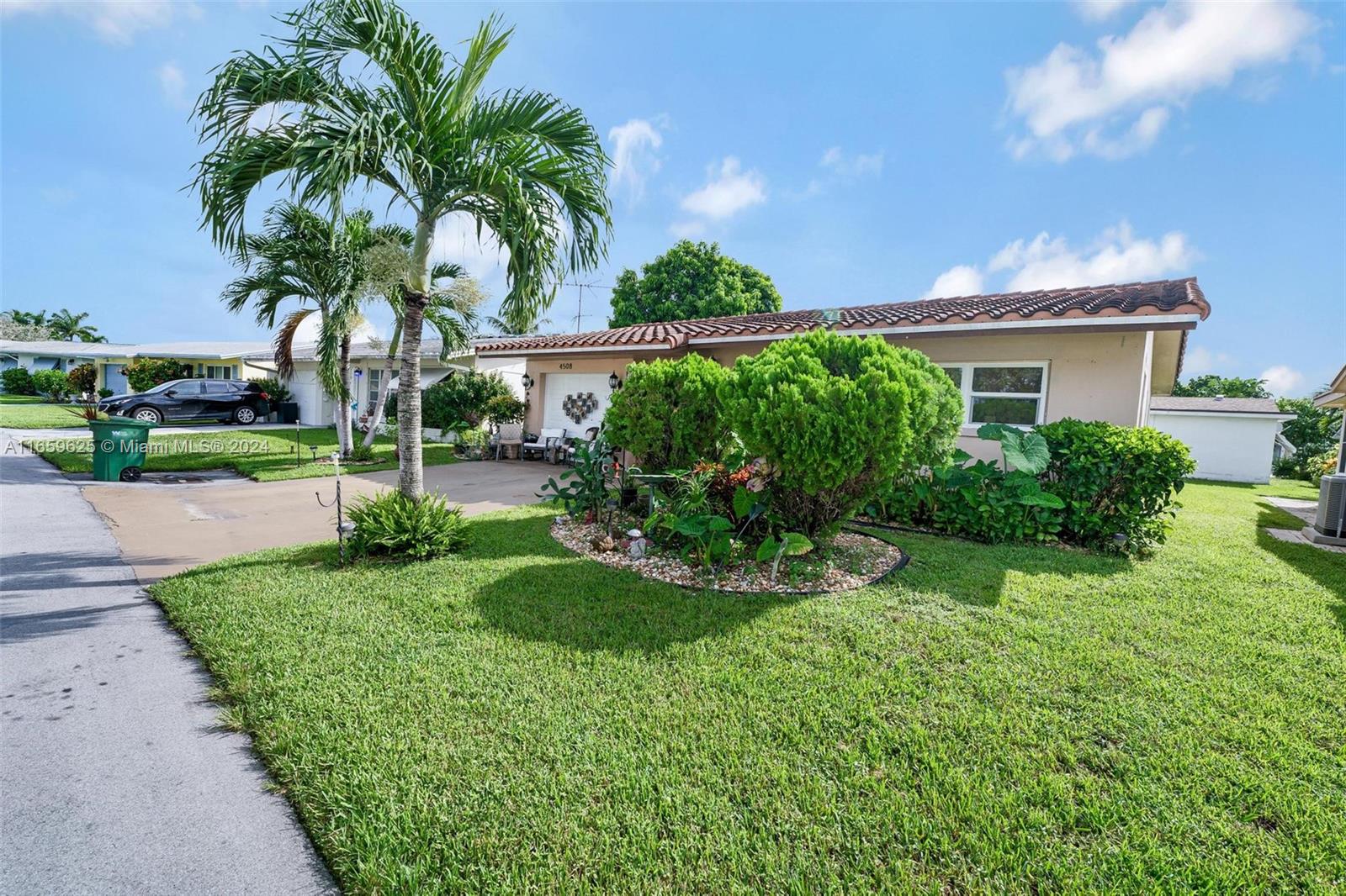 4508 NW 43rd Ter, Tamarac, Florida image 2