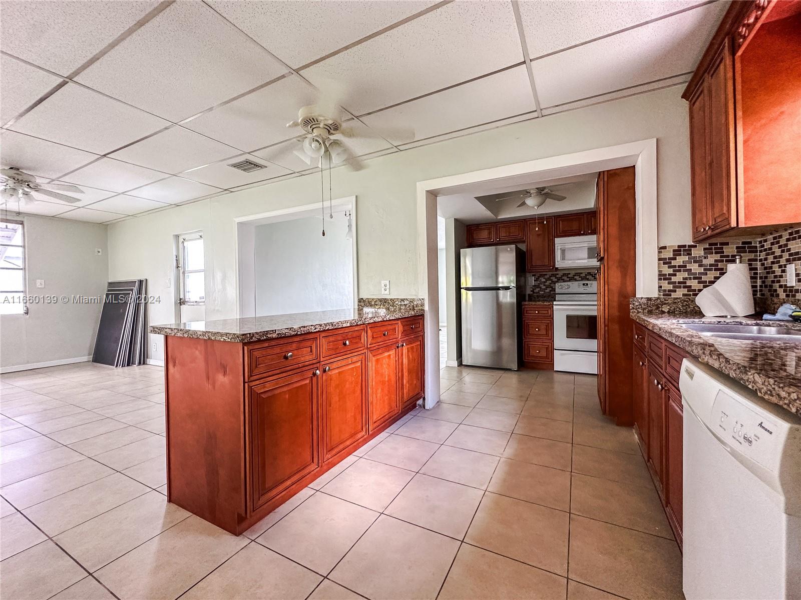 8106 NW 58th Pl, Tamarac, Florida image 9