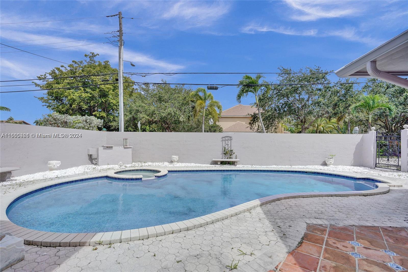 634 NE 20th St, Wilton Manors, Florida image 36