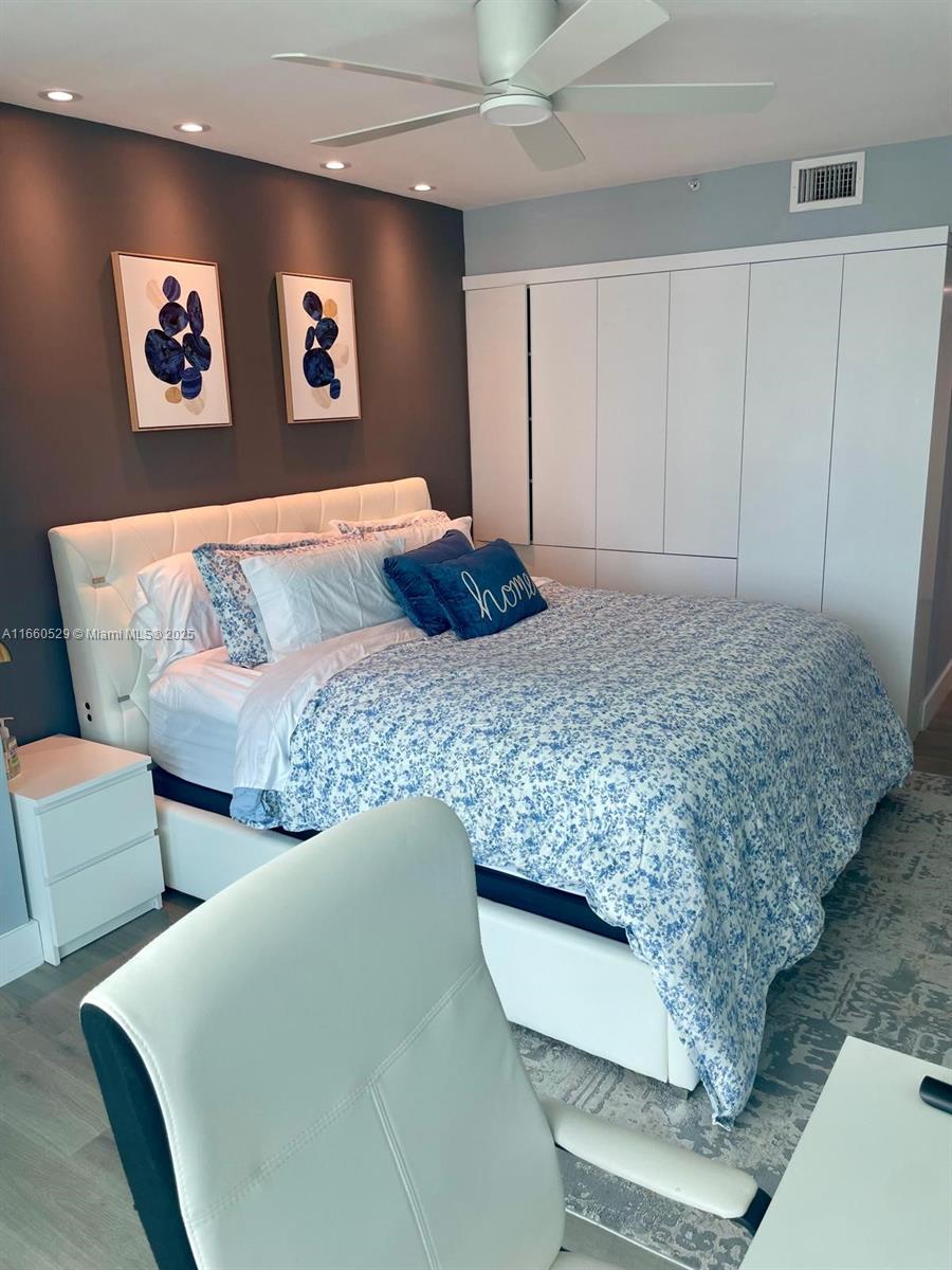 350 S Miami Ave #2902, Miami FL 33130