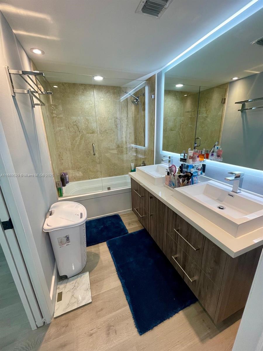 350 S Miami Ave #2902, Miami FL 33130
