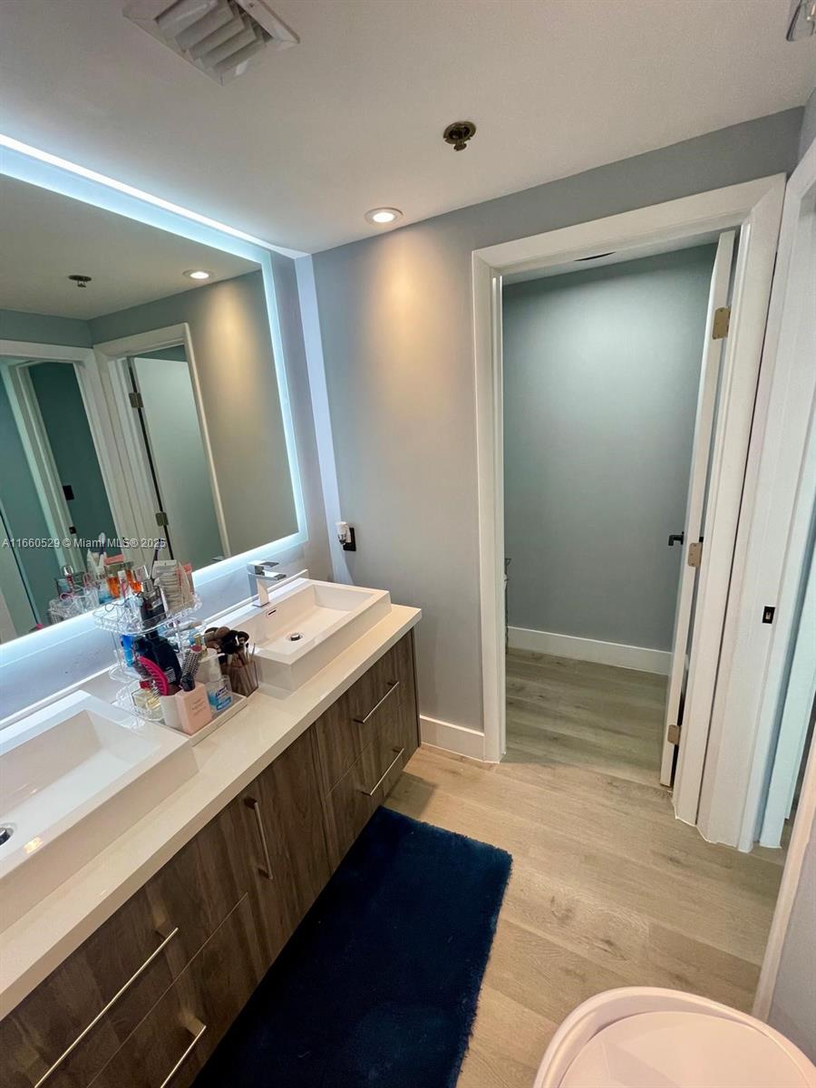 350 S Miami Ave #2902, Miami FL 33130