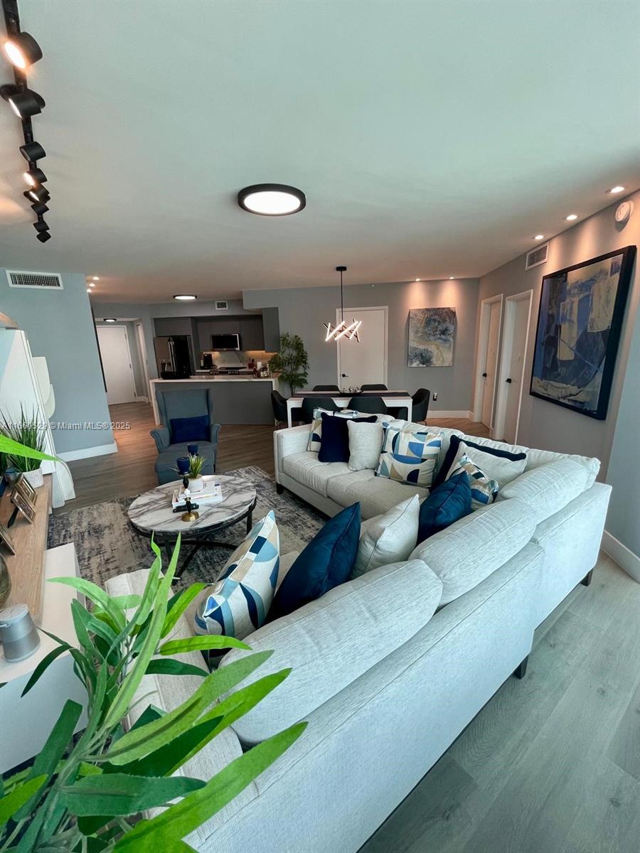 350 S Miami Ave #2902, Miami FL 33130