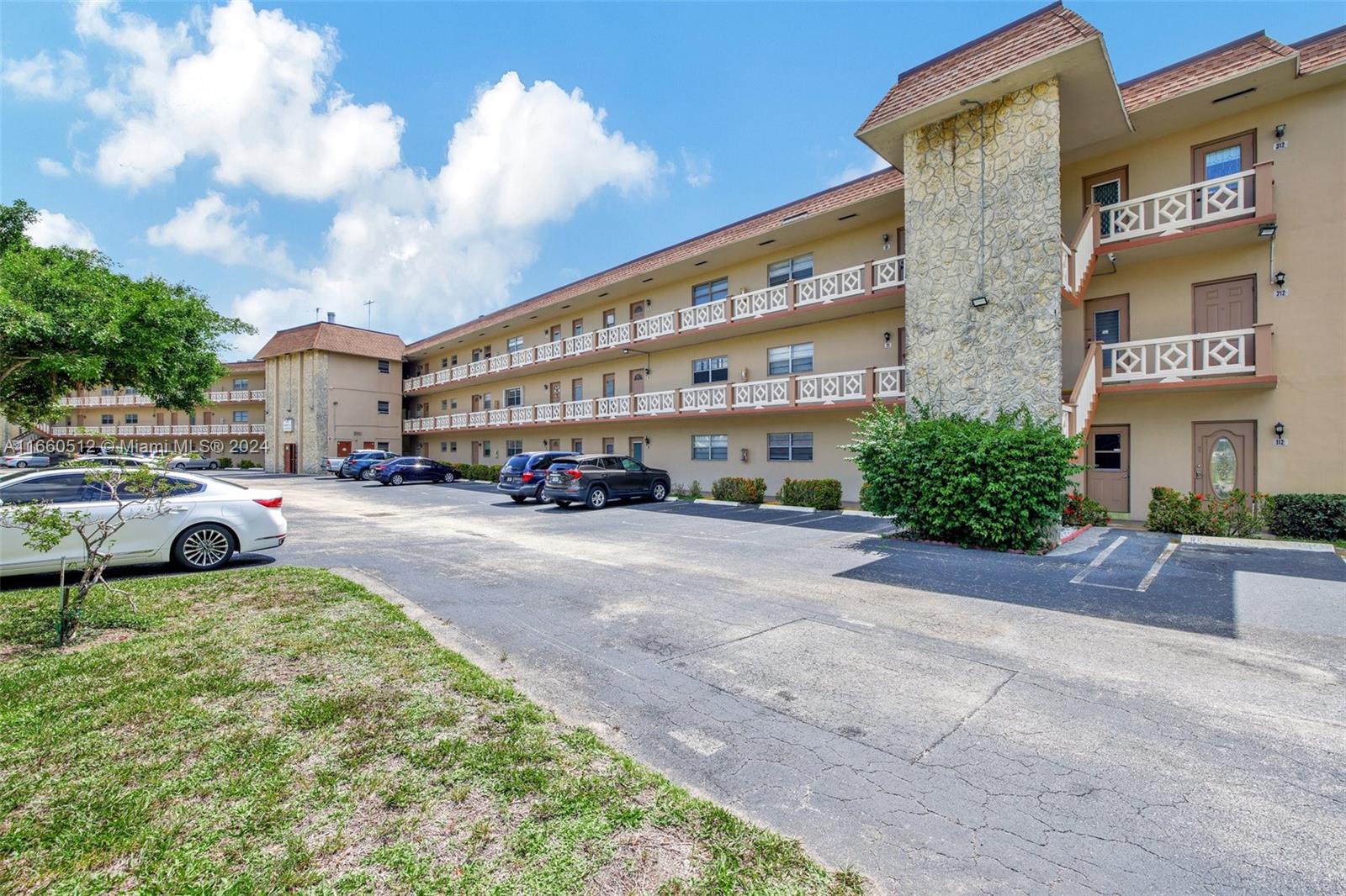 5001 W Oakland Park Blvd #308, Lauderdale Lakes, Florida image 3