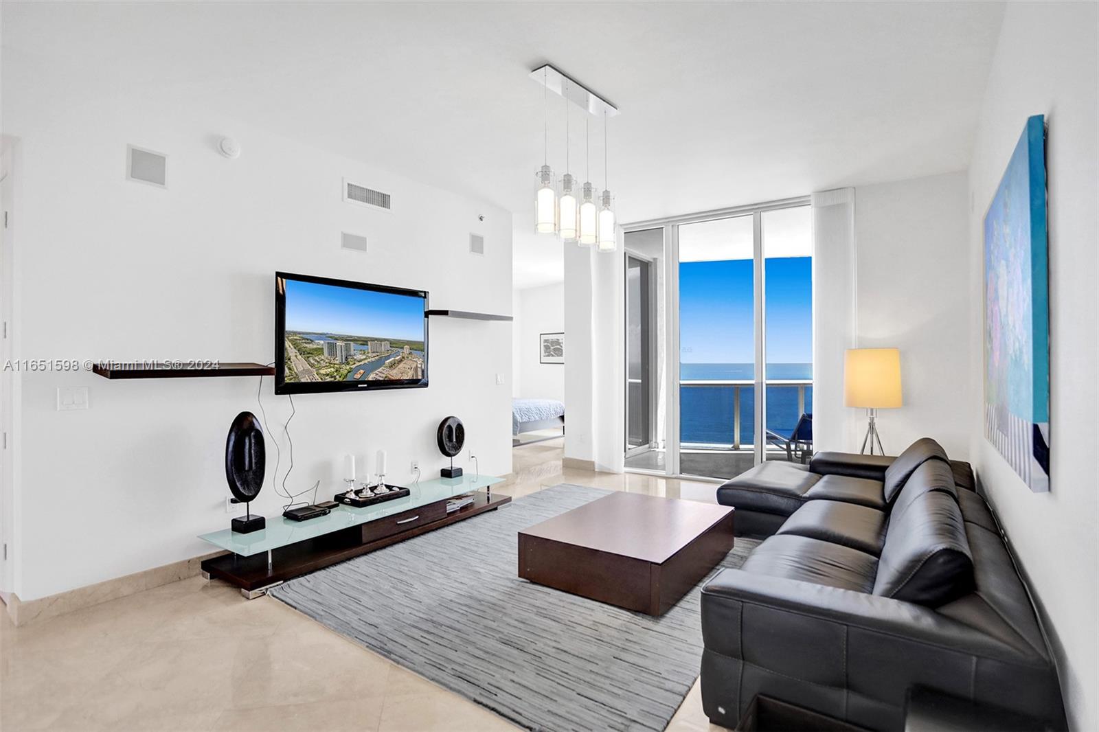 Apartamento à Venda em Sunny Isles Beach, FL